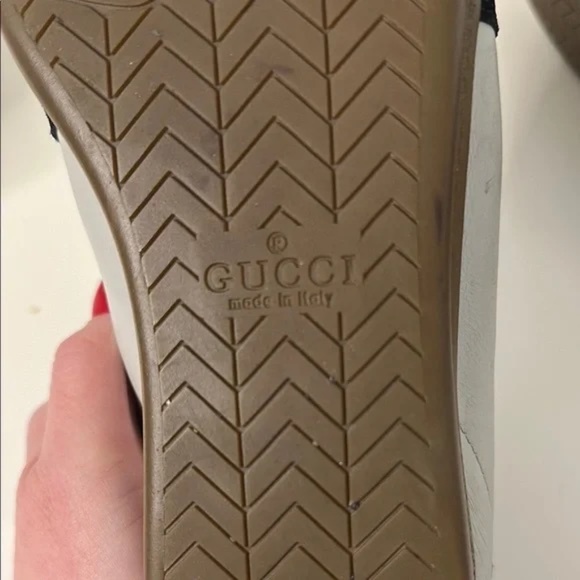 Gucci Black and Gray Athletic Shoes with Lace-Up Closure - Picture 5 of 7